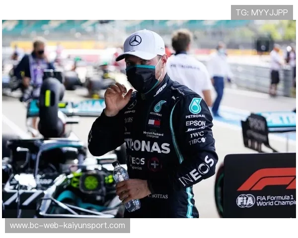 赛车最后半圈爆胎，冠军梦瞬间破碎