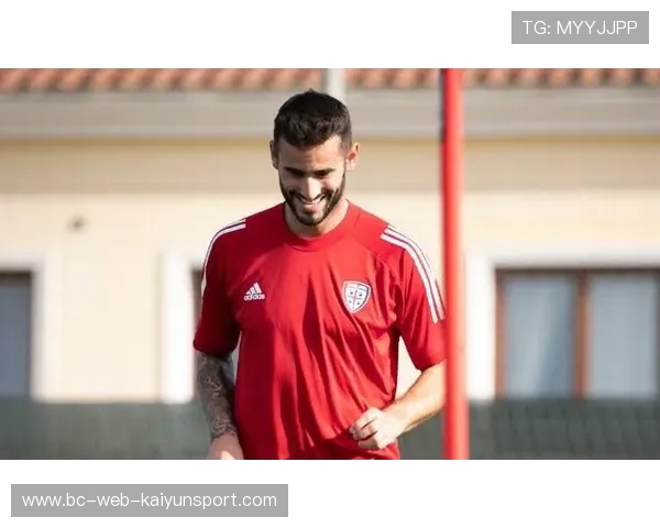 卡利亚里训练课上佩雷罗展现极强创造性